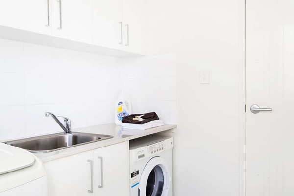 Hansen-Kitchens-Laundry-1